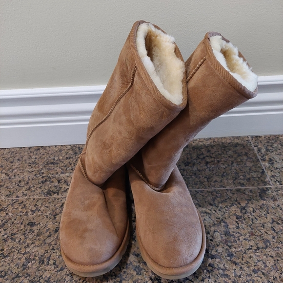 UGG Women's Winter Boots Size 6 US - Picture 2 of 8